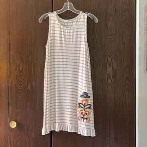 Everleigh sleeveless white with tan stripes and embroidered flower. Size XS